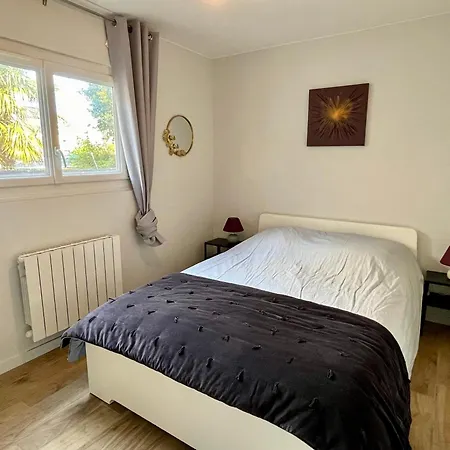 Maison En Pierre Avec Jacuzzi Nyaraló
